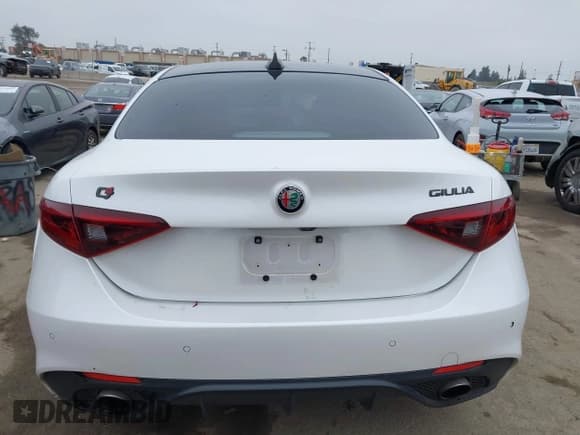 ✅ 2018 Alfa Romeo Giulia Ti Sport • VIN: ZARFAEEN8J7596983 • Лот: 42288356. Опубликован ранее на IAAI с пробегом 78 696 миль. Бесплатный доступ к архиву аукционных продаж из США и подробный отчёт об истории автомобиля на DreamBid. Изображение 16.