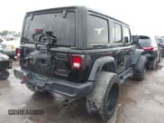 ✅ 2018 Jeep Wrangler Unlimited Sahara • VIN: 1C4HJXEN0JW320639 • Lot: 42646123. Wystawiony na IAAI z przebiegiem 122 182 mil. Bezpłatny archiwum sprzedaży aukcyjnych z USA i szczegółowy raport historii pojazdu na DreamBid. Zdjęcie 4.