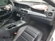 ✅ 2012 Mercedes-Benz C 250 • VIN: WDDGJ4HB2CF793396 • Lot: 81159835. Wystawiony na Copart z przebiegiem 112 406 mil. Bezpłatny archiwum sprzedaży aukcyjnych z USA i szczegółowy raport historii pojazdu na DreamBid. Zdjęcie 8.