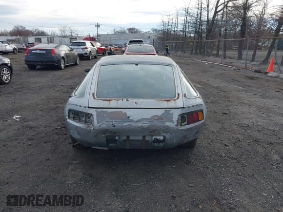 ✅ 1982 Porsche 928 • VIN: WP0JA0924CS821911 • Lot: 43711051. Wystawiony na IAAI z przebiegiem 114 079 mil. Bezpłatny archiwum sprzedaży aukcyjnych z USA i szczegółowy raport historii pojazdu na DreamBid. Zdjęcie 16.