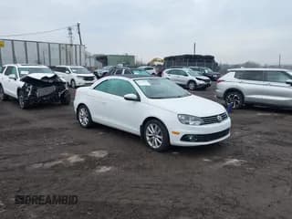 ✅ 2016 Volkswagen Eos Komfort • VIN: WVWBW8AH2GV001111 • Lot: 43756379. Wystawiony na IAAI z przebiegiem 68 172 mil. Bezpłatny archiwum sprzedaży aukcyjnych z USA i szczegółowy raport historii pojazdu na DreamBid. Zdjęcie 1.