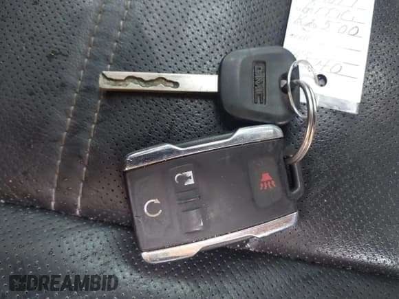 ✅ 2017 GMC Sierra 2500HD Denali • VIN: 1GT12UEY2HF246271 • Лот: 43504990. Опубликован ранее на IAAI с пробегом 115 762 миль. Бесплатный доступ к архиву аукционных продаж из США и подробный отчёт об истории автомобиля на DreamBid. Изображение 11.