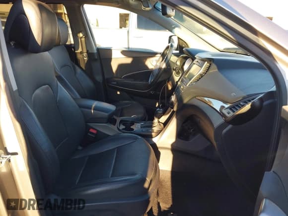 ✅ 2017 Hyundai Santa Fe Ultimate • VIN: 5XYZW4LA7HG451613 • Lot: 43773904. Listed on IAAI with 203,886 mi. Free auction sales archive from the USA and detailed vehicle history report at DreamBid. Image 5.