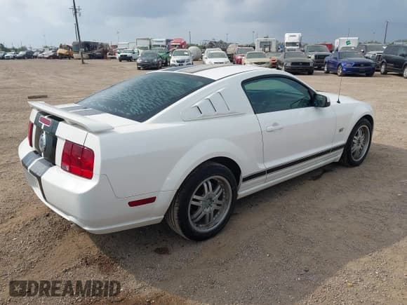 ✅ 2008 Ford Mustang GT Deluxe • VIN: 1ZVHT82H885116442 • Lot: 43729269. Listed on IAAI with 91,624 mi. Free auction sales archive from the USA and detailed vehicle history report at DreamBid. Image 4.