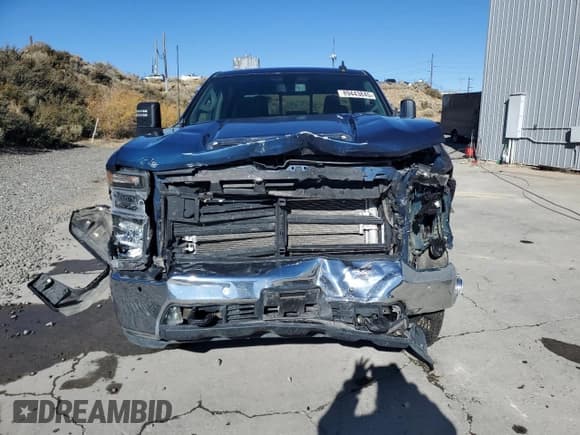 ✅ 2020 Chevrolet Silverado 2500HD LT • VIN: 1GC4YNEY5LF199327 • Lot: 89443845. Listed on Copart with 60,903 mi. Free auction sales archive from the USA and detailed vehicle history report at DreamBid. Image 5.