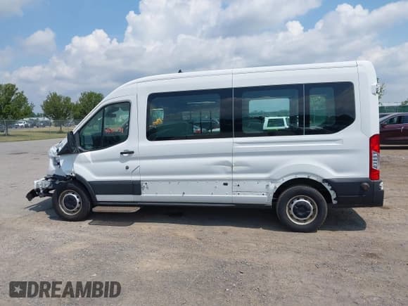 ✅ 2020 Ford Transit Passenger XL • VIN: 1FDAX2C80LKB50479 • Lot: 42681594. Wystawiony na IAAI z przebiegiem 45 179 mil. Bezpłatny archiwum sprzedaży aukcyjnych z USA i szczegółowy raport historii pojazdu na DreamBid. Zdjęcie 14.