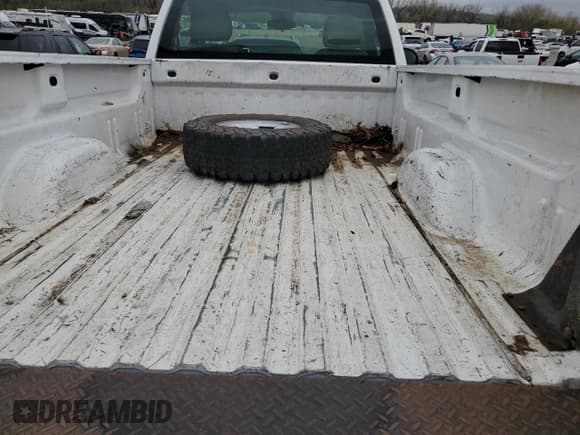 ✅ 2009 GMC Sierra 1500 • VIN: 1GTHC44K79E142956 • Лот: 80669944. Опубликован ранее на Copart с пробегом 309 022 миль. Бесплатный доступ к архиву аукционных продаж из США и подробный отчёт об истории автомобиля на DreamBid. Изображение 10.