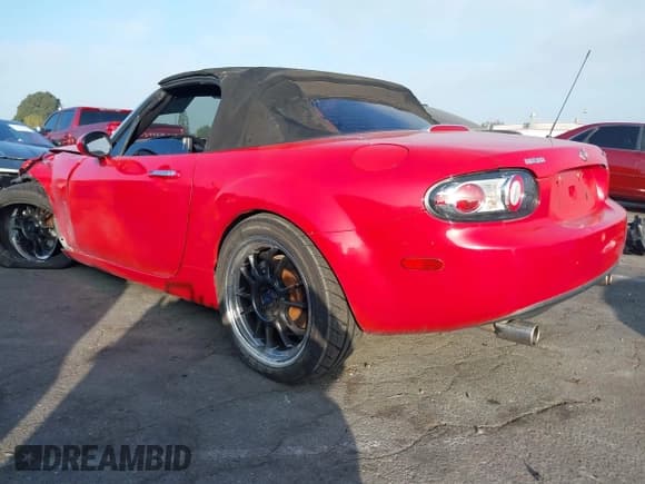 ✅ 2006 Mazda MX-5 Miata Touring • VIN: JM1NC25F360102939 • Lot: 41194656. Wystawiony na IAAI z przebiegiem 83 592 mil. Bezpłatny archiwum sprzedaży aukcyjnych z USA i szczegółowy raport historii pojazdu na DreamBid. Zdjęcie 3.
