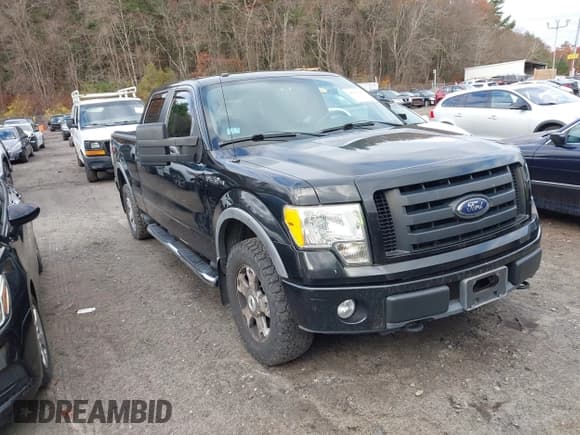 ✅ 2010 Ford F-150 XL • VIN: 1FTFW1EV1AFD05752 • Lot: 43637953. Wystawiony na IAAI z przebiegiem 84 092 mil. Bezpłatny archiwum sprzedaży aukcyjnych z USA i szczegółowy raport historii pojazdu na DreamBid. Zdjęcie 1.