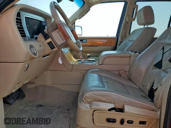 ✅ 2007 Lincoln Navigator • VIN: 5LMFU27597LJ15449 • Lot: 70216205. Wystawiony na Copart z przebiegiem 151 479 mil. Bezpłatny archiwum sprzedaży aukcyjnych z USA i szczegółowy raport historii pojazdu na DreamBid. Zdjęcie 7.