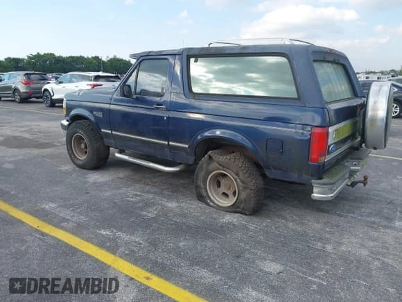 ✅ 1994 Ford Bronco Custom • VIN: 1FMEU15H4RLB15058 • Lot: 41289431. Listed on IAAI with Not provided. Free auction sales archive from the USA and detailed vehicle history report at DreamBid. Image 3.