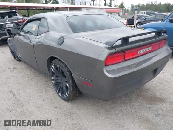 ✅ 2010 Dodge Challenger SE • VIN: 2B3CJ4DV1AH179557 • Lot: 42613328. Wystawiony na IAAI z przebiegiem 109 168 mil. Bezpłatny archiwum sprzedaży aukcyjnych z USA i szczegółowy raport historii pojazdu na DreamBid. Zdjęcie 3.