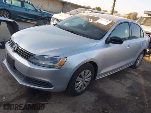 ✅ 2014 Volkswagen Jetta S • VIN: 3VW2K7AJ4EM310463 • Lot: 43816585. Wystawiony na IAAI z przebiegiem 99 604 mil. Bezpłatny archiwum sprzedaży aukcyjnych z USA i szczegółowy raport historii pojazdu na DreamBid. Zdjęcie 2.