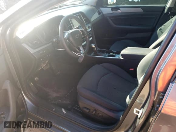 ✅ 2018 Hyundai Sonata Limited • VIN: 5NPE34AF4JH641597 • Lot: 38509583. Listed on Copart with 97,000 mi. Free auction sales archive from the USA and detailed vehicle history report at DreamBid. Image 7.