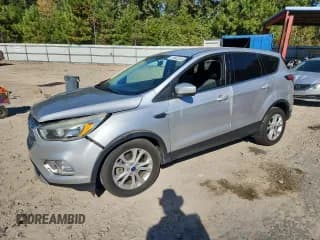 ✅ 2017 Ford Escape SE • VIN: 1FMCU0G97HUC81221 • Лот: 89842055. Опубликован ранее на Copart с пробегом 156 129 миль. Бесплатный доступ к архиву аукционных продаж из США и подробный отчёт об истории автомобиля на DreamBid. Изображение 1.