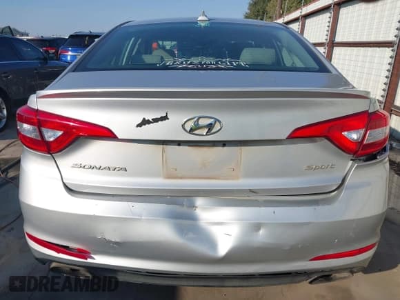 ✅ 2017 Hyundai Sonata Sport • VIN: 5NPE34AF9HH441521 • Лот: 43338565. Опубликован ранее на IAAI с пробегом 160 875 миль. Бесплатный доступ к архиву аукционных продаж из США и подробный отчёт об истории автомобиля на DreamBid. Изображение 16.