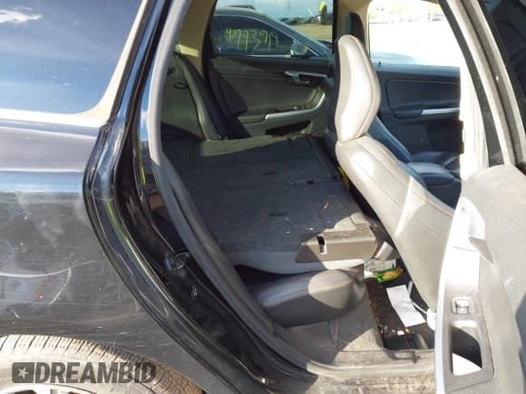 ✅ 2011 Volvo XC60 3.0T • VIN: YV4902DZ2B2209773 • Lot: 43820054. Wystawiony na IAAI z przebiegiem 177 501 mil. Bezpłatny archiwum sprzedaży aukcyjnych z USA i szczegółowy raport historii pojazdu na DreamBid. Zdjęcie 8.