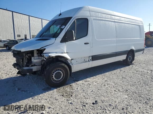 ✅ 2019 Mercedes-Benz Sprinter • VIN: WD3PF1CD2KP139648 • Lot: 71489624. Wystawiony na Copart z przebiegiem 821 mil. Bezpłatny archiwum sprzedaży aukcyjnych z USA i szczegółowy raport historii pojazdu na DreamBid. Zdjęcie 1.