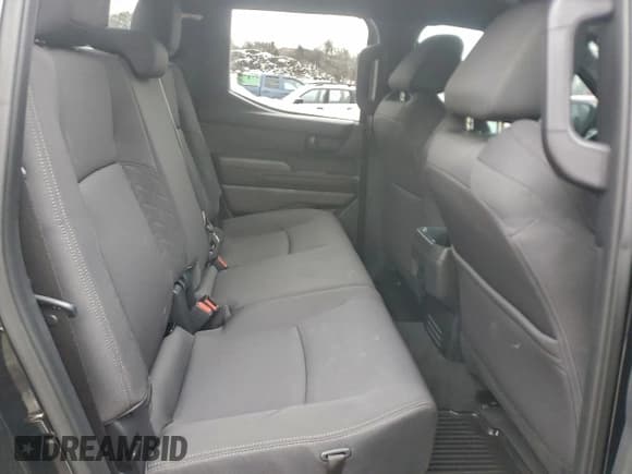 ✅ 2024 Toyota Tacoma SR5 • VIN: 3TMLB5JNXRM026565 • Lot: 96763565. Wystawiony na Copart z przebiegiem 19 085 mil. Bezpłatny archiwum sprzedaży aukcyjnych z USA i szczegółowy raport historii pojazdu na DreamBid. Zdjęcie 10.