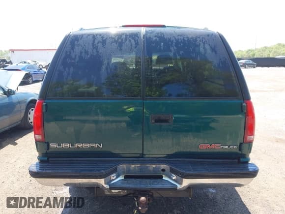 ✅ 1997 GMC Suburban • VIN: 3GKFK16R5VG508908 • Лот: 42103068. Опубликован ранее на IAAI с пробегом 264 446 миль. Бесплатный доступ к архиву аукционных продаж из США и подробный отчёт об истории автомобиля на DreamBid. Изображение 17.