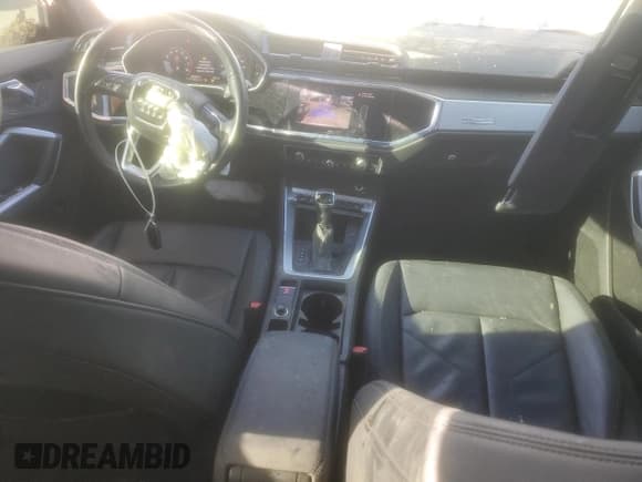 ✅ 2021 Audi Q3 Premium • VIN: WA1AUCF33M1059601 • Lot: 90908055. Wystawiony na Copart z przebiegiem 80 262 mil. Bezpłatny archiwum sprzedaży aukcyjnych z USA i szczegółowy raport historii pojazdu na DreamBid. Zdjęcie 8.