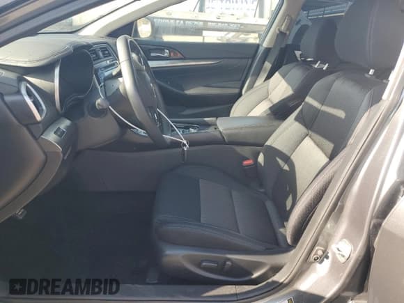 ✅ 2019 Nissan Maxima Platinum • VIN: 1N4AA6AV3KC383387 • Lot: 91306475. Wystawiony na Copart z przebiegiem 99 978 mil. Bezpłatny archiwum sprzedaży aukcyjnych z USA i szczegółowy raport historii pojazdu na DreamBid. Zdjęcie 7.