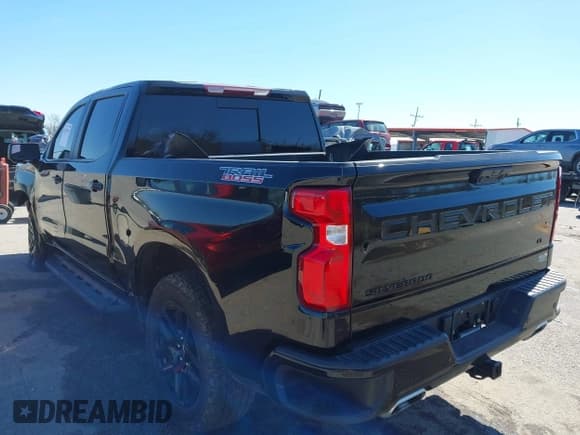 ✅ 2022 Chevrolet Silverado 1500 LT Trail Boss • VIN: 3GCUDFED3NG621160 • Lot: 41711947. Wystawiony na IAAI z przebiegiem 49 383 mil. Bezpłatny archiwum sprzedaży aukcyjnych z USA i szczegółowy raport historii pojazdu na DreamBid. Zdjęcie 3.