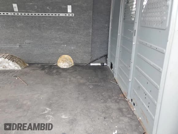 ✅ 2008 Ford Econoline Cargo Commercial • VIN: 1FTNE24W38DA88712 • Лот: 70711695. Опубликован ранее на Copart с пробегом 219 280 миль. Бесплатный доступ к архиву аукционных продаж из США и подробный отчёт об истории автомобиля на DreamBid. Изображение 11.