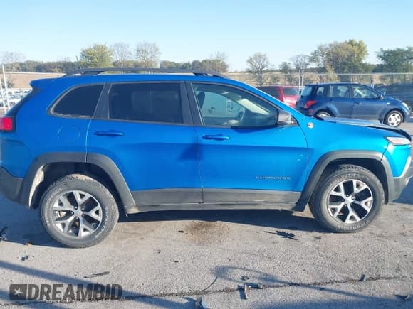 ✅ 2018 Jeep Cherokee Trailhawk • VIN: 1C4PJMBX3JD560151 • Лот: 43322672. Опубликован ранее на IAAI с пробегом 87 470 миль. Бесплатный доступ к архиву аукционных продаж из США и подробный отчёт об истории автомобиля на DreamBid. Изображение 13.