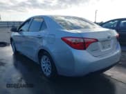 ✅ 2019 Toyota Corolla LE • VIN: 5YFBURHE7KP943819 • Lot: 43467204. Wystawiony na IAAI z przebiegiem 40 688 mil. Bezpłatny archiwum sprzedaży aukcyjnych z USA i szczegółowy raport historii pojazdu na DreamBid. Zdjęcie 3.