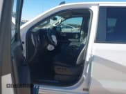 ✅ 2019 Chevrolet Silverado 1500 LT • VIN: 3GCPWCED3KG184679 • Lot: 43575622. Wystawiony na IAAI z przebiegiem 113 897 mil. Bezpłatny archiwum sprzedaży aukcyjnych z USA i szczegółowy raport historii pojazdu na DreamBid. Zdjęcie 5.