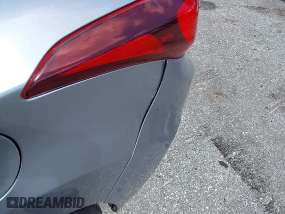 ✅ 2016 Hyundai Elantra SE • VIN: 5NPDH4AE8GH774845 • Lot: 42849543. Listed on IAAI with 122,622 mi. Free auction sales archive from the USA and detailed vehicle history report at DreamBid. Image 13.