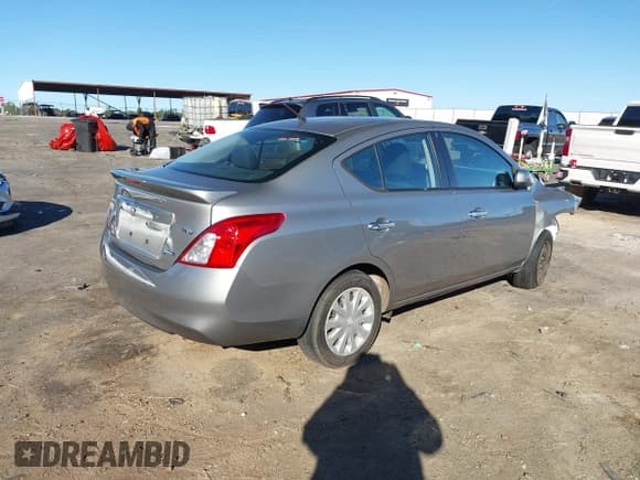 ✅ 2014 Nissan Versa SV • VIN: 3N1CN7APXEL870189 • Лот: 43652286. Опубликован ранее на IAAI с пробегом 63 384 миль. Бесплатный доступ к архиву аукционных продаж из США и подробный отчёт об истории автомобиля на DreamBid. Изображение 4.