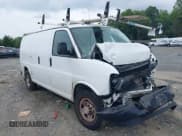 ✅ 2019 Chevrolet Express Cargo • VIN: 1GCWGAFP9K1254643 • Lot: 42712912. Wystawiony na IAAI z przebiegiem 84 123 mil. Bezpłatny archiwum sprzedaży aukcyjnych z USA i szczegółowy raport historii pojazdu na DreamBid. Zdjęcie 1.