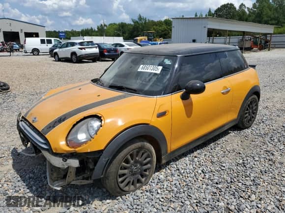 2015 MINI Hardtop with VIN WMWXM5C52FT973831, listed as a Copart auction lot 68501305 with 188,622 mi miles and Salvage title. Bid and sale history available at DreamBid. Image 1.