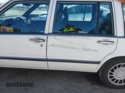✅ 1993 Volvo 960 • VIN: YV1KW9517P0010929 • Лот: 42159784. Опубликован ранее на IAAI с пробегом 246 735 миль. Бесплатный доступ к архиву аукционных продаж из США и подробный отчёт об истории автомобиля на DreamBid. Изображение 6.
