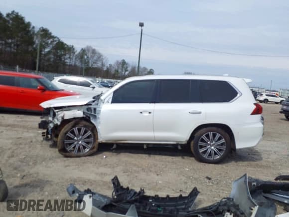 ✅ 2016 Lexus LX 570 • VIN: JTJHY7AXXG4194696 • Lot: 41583183. Listed on IAAI with 110,356 mi. Free auction sales archive from the USA and detailed vehicle history report at DreamBid. Image 15.