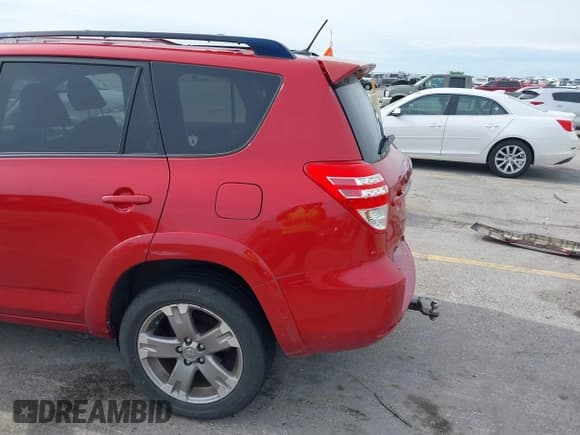 ✅ 2011 Toyota RAV4 Sport • VIN: JTMRK4DVXB5101924 • Lot: 42519927. Listed on IAAI with 215,905 mi. Free auction sales archive from the USA and detailed vehicle history report at DreamBid. Image 19.