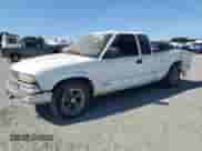 2003 Chevrolet S-10 LS with VIN 1GCCS19X338126355, listed as a Copart auction lot 81395025 with 308,581 mi miles and Salvage title. Bid and sale history available at DreamBid. Image 1.