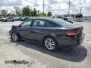 ✅ 2021 Volkswagen Passat S • VIN: 1VWAA7A38MC001174 • Lot: 70487915. Wystawiony na Copart z przebiegiem 62 396 mil. Bezpłatny archiwum sprzedaży aukcyjnych z USA i szczegółowy raport historii pojazdu na DreamBid. Zdjęcie 2.