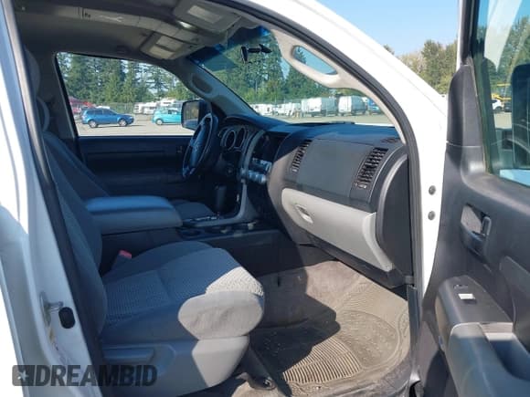 ✅ 2010 Toyota Tundra • VIN: 5TFUW5F18AX130808 • Лот: 43225579. Опубликован ранее на IAAI с пробегом 266 264 миль. Бесплатный доступ к архиву аукционных продаж из США и подробный отчёт об истории автомобиля на DreamBid. Изображение 5.