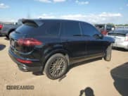 ✅ 2017 Porsche Cayenne • VIN: WP1AA2A24HKA82939 • Lot: 70904905. Wystawiony na Copart z przebiegiem 83 752 mil. Bezpłatny archiwum sprzedaży aukcyjnych z USA i szczegółowy raport historii pojazdu na DreamBid. Zdjęcie 3.