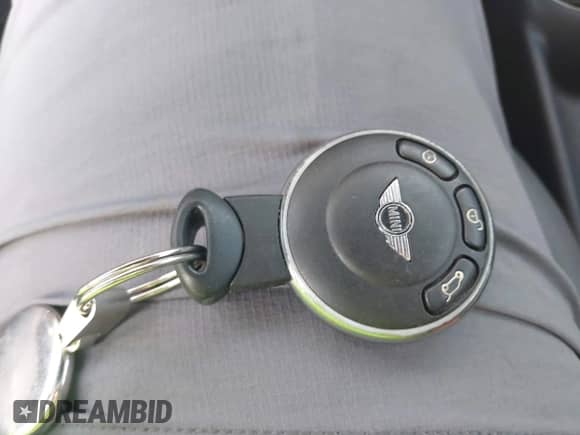 2008 MINI Hardtop с VIN WMWMF33588TT59838, выставлен на аукционе IAAI как лот 43367389 с пробегом 246 154 миль миль и . История ставок и продаж доступна на DreamBid. Изображение 11.