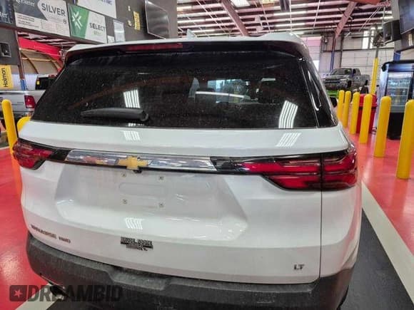 ✅ 2023 Chevrolet Traverse LT Cloth • VIN: 1GNEVGKW1PJ293369 • Lot: 42299669. Wystawiony na IAAI z przebiegiem 39 220 mil. Bezpłatny archiwum sprzedaży aukcyjnych z USA i szczegółowy raport historii pojazdu na DreamBid. Zdjęcie 1.