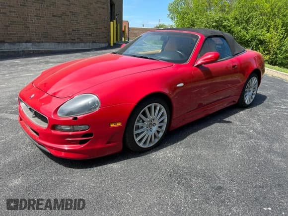 ✅ 2002 Maserati Spyder • VIN: ZAMBB18A920006027 • Lot: 88226925. Wystawiony na Copart z przebiegiem 46 807 mil. Bezpłatny archiwum sprzedaży aukcyjnych z USA i szczegółowy raport historii pojazdu na DreamBid. Zdjęcie 2.