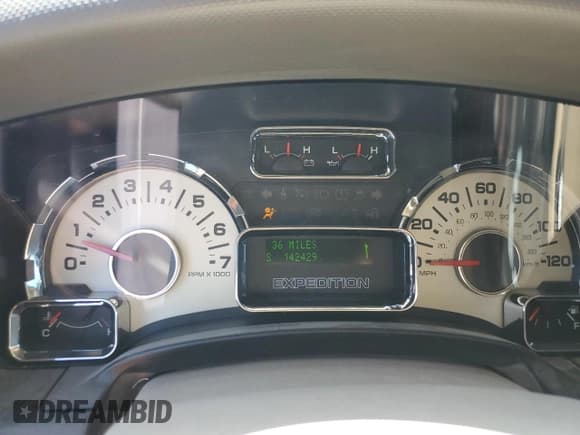 ✅ 2013 Ford Expedition XLT • VIN: 1FMJU1J57DEF33590 • Lot: 62875495. Listed on Copart with 142,429 mi. Free auction sales archive from the USA and detailed vehicle history report at DreamBid. Image 9.