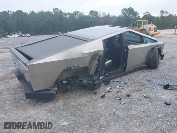 ✅ 2024 Tesla Cybertruck Cyberbeast • VIN: 7G2CEHEE9RA019883 • Lot: 42920628. Listed on IAAI with 21,044 mi. Free auction sales archive from the USA and detailed vehicle history report at DreamBid. Image 4.