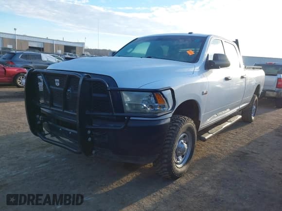✅ 2015 Ram 2500 Tradesman • VIN: 3C6UR5HJ3FG658750 • Лот: 41632922. Опубликован ранее на IAAI с пробегом 196 195 миль. Бесплатный доступ к архиву аукционных продаж из США и подробный отчёт об истории автомобиля на DreamBid. Изображение 2.