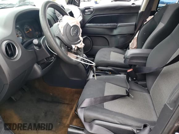 ✅ 2016 Jeep Compass Sport • VIN: 1C4NJDBB8GD662307 • Lot: 83978645. Wystawiony na Copart z przebiegiem 233 187 mil. Bezpłatny archiwum sprzedaży aukcyjnych z USA i szczegółowy raport historii pojazdu na DreamBid. Zdjęcie 7.