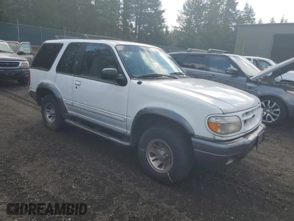 ✅ 1999 Ford Explorer Sport • VIN: 1FMYU22X5XUB84704 • Lot: 68383654. Listed on Copart with 220,656 mi. Free auction sales archive from the USA and detailed vehicle history report at DreamBid. Image 4.